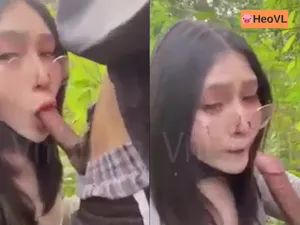 đi dã ngoại tiện làm tình em gái ở trong rừng