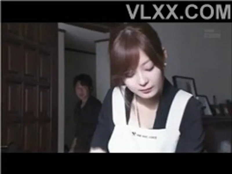 Chồng đi bàn việc làm ăn, cô vợ ở nhà bị bạn tình của chị gái cưỡng hiếp